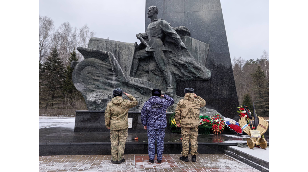 Брянские росгвардейцы почтили память воинов-водителей