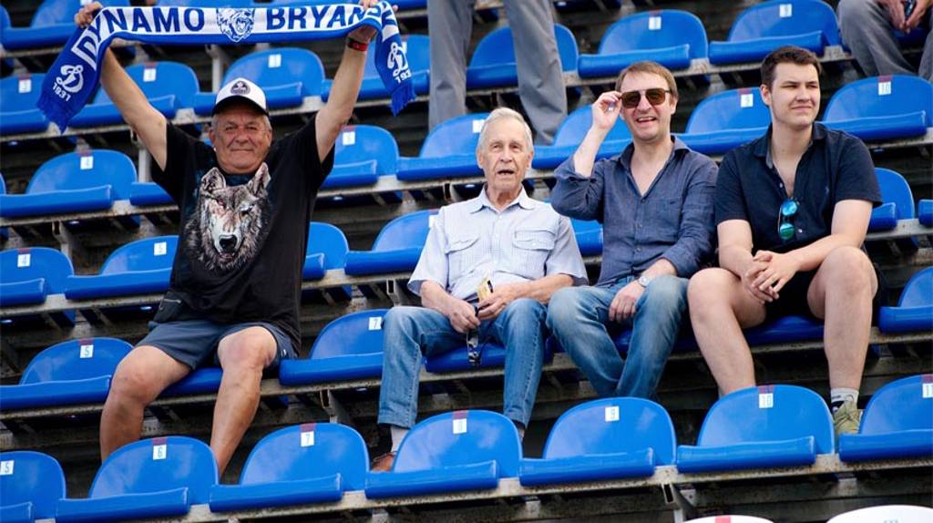 Известного актера Андрея Кайкова заметили на матче брянского «Динамо»
