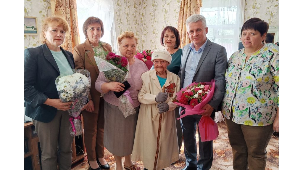 Брянская труженица тыла Нина Нечаевская отметила вековой юбилей