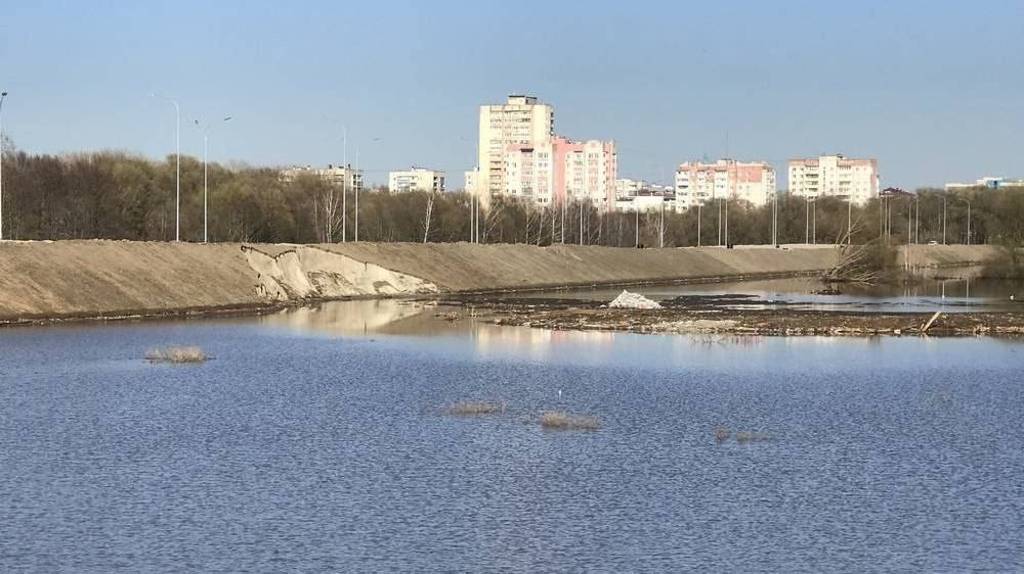 В Бежицком районе Брянске частично размыло дамбу в микрорайоне «Деснаград»