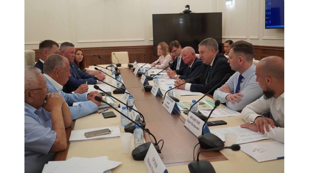 Брянский губернатор Александр Богомаз провел встречу с Александром Двойных