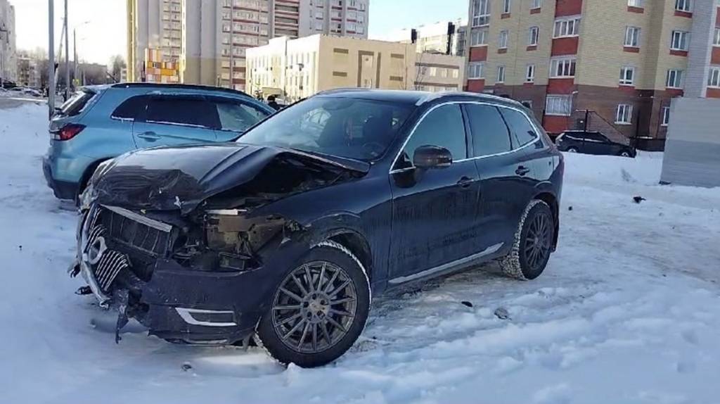 В Брянске 72-летняя автомобилистка устроила ДТП на Горбатова и сломала мужчине рёбра