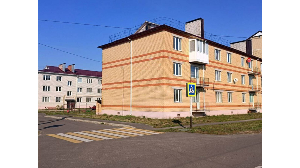 В Суземке сирота получил ключи от квартиры