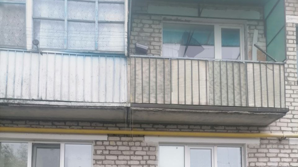 Брянцам показали последствия налёта «Бабы-яги» на двор в Белой Березке