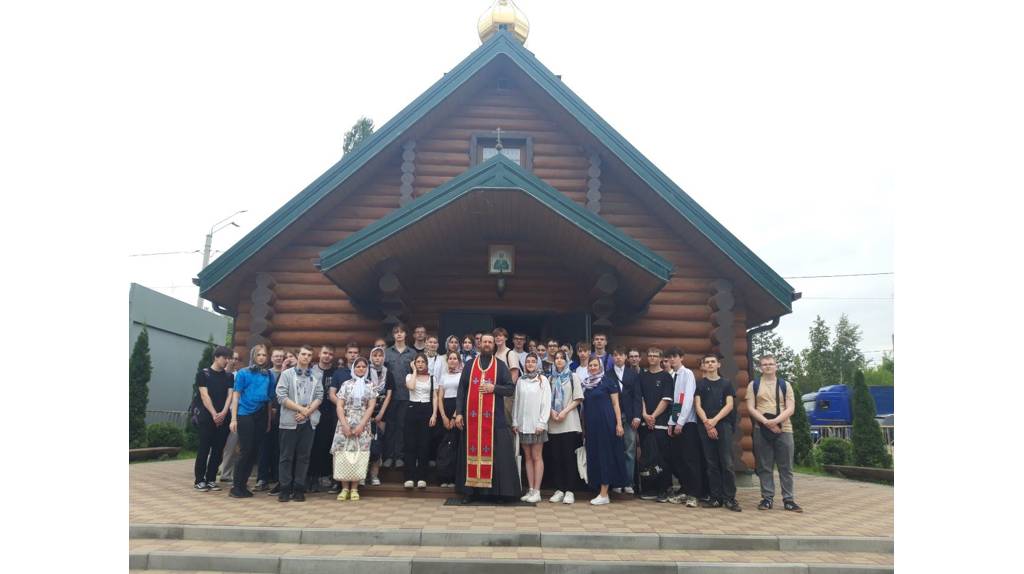 В Брянске для студентов провели экскурсию в храме во имя Матроны Московской