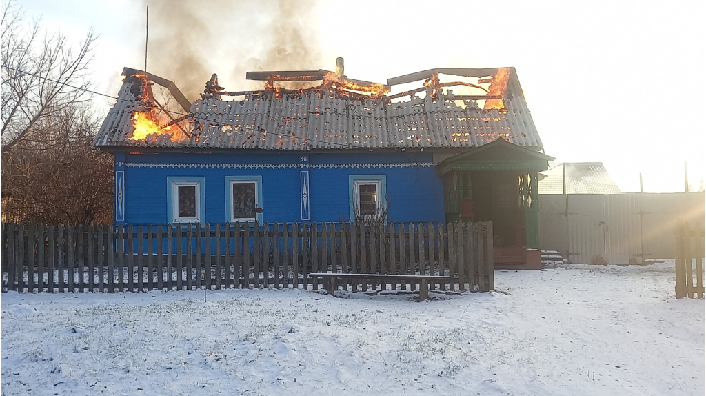 Из-за атаки ВСУ в брянском селе Зёрново сгорели два дома и гараж