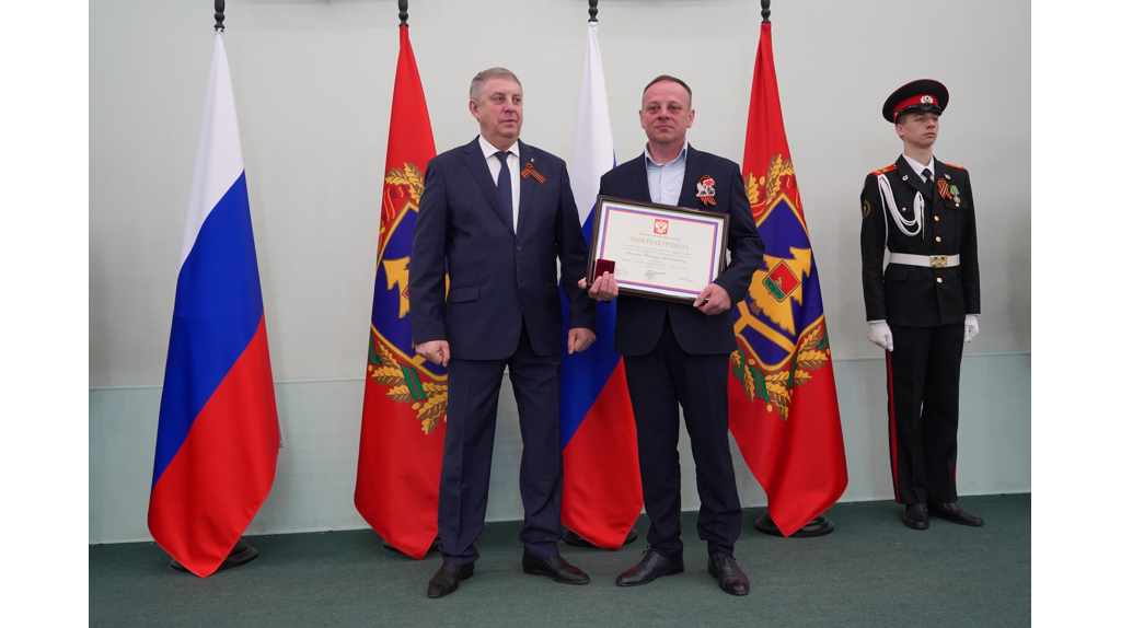 Александр Богомаз в преддверии 80-летия Победы вручил государственные награды