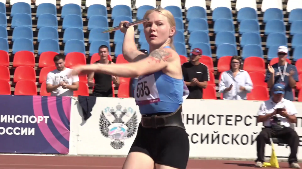 Брянская студентка дальше всех метнула копьё на первенстве России