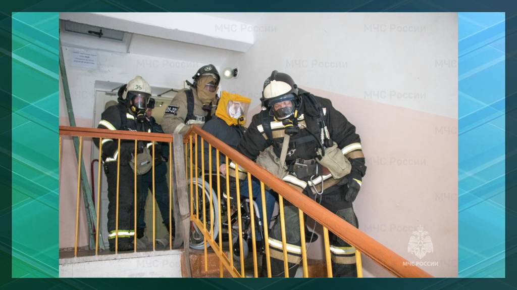 Брянские пожарные провели учения в Дарковичском доме-интернате