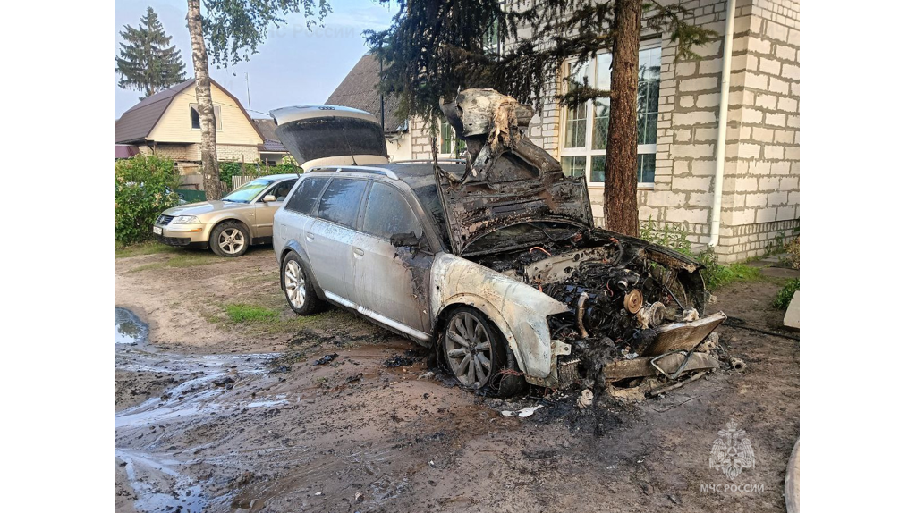 В Брянске на улице Стахановской сгорел автомобиль