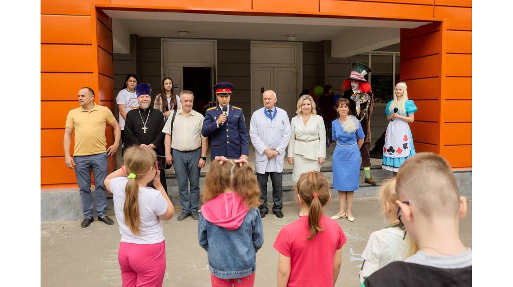 Праздник для маленьких пациентов устроили в Брянской областной детской больнице