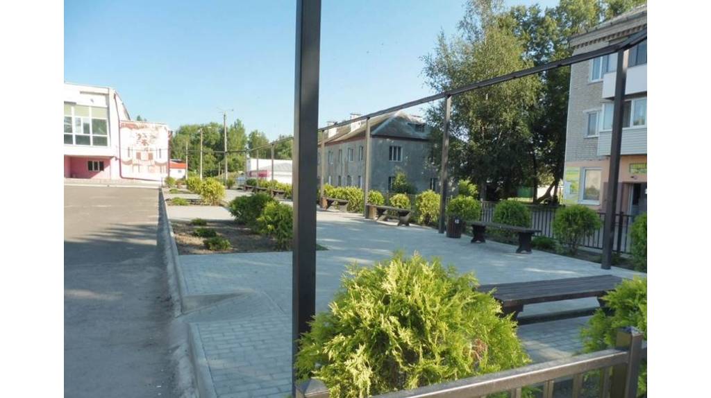 В брянском посёлке Любохна по нацпроекту благоустроили центральную площадь
