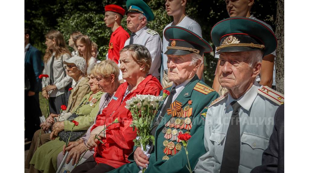 В Брянске накануне Дня памяти и скорби в «Лесных сараях» состоялся митинг