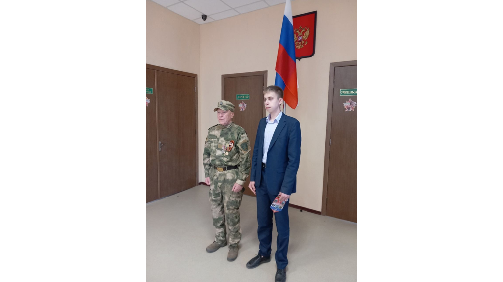Школьники из брянского поселка Локоть пообщались с бойцом СВО Владимиром Иванченковым
