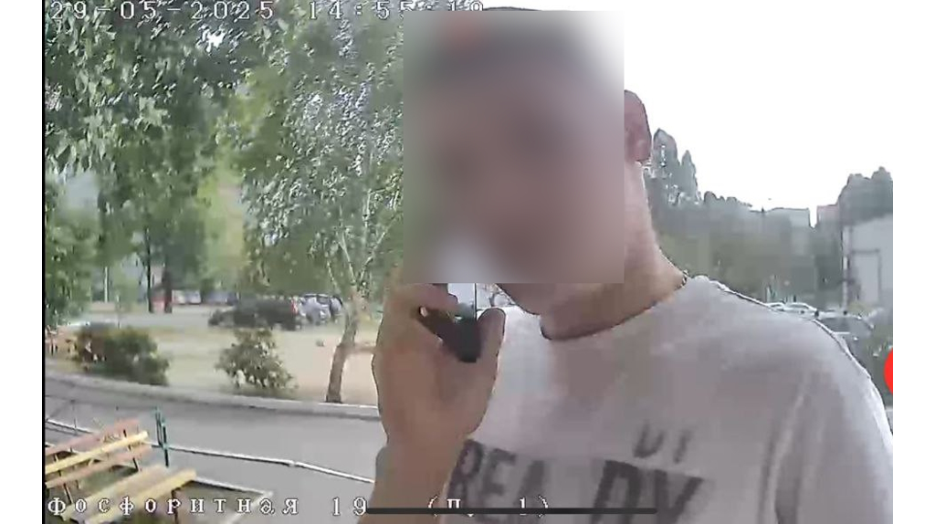 В Брянске 18-летний курьер телефонных мошенников забрал у 6 пенсионеров более 1,5 млн рублей
