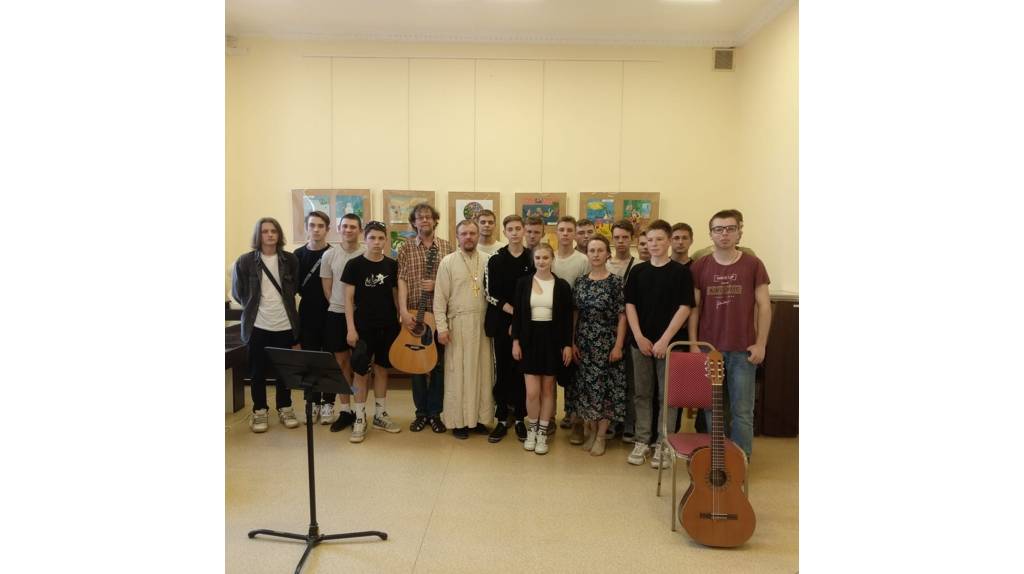Брянский коллектив «Лик на Восток» подарил концерт студентам строительного колледжа