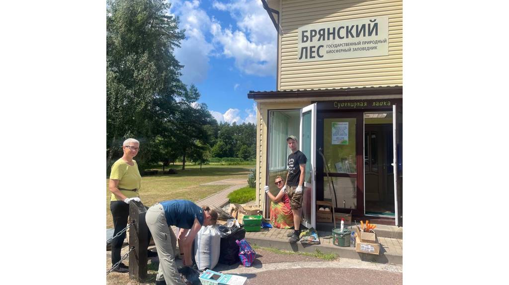 В «Брянском лесу» завершились волонтёрские выходные