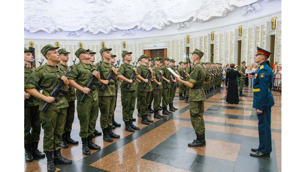 Брянские новобранцы Преображенского полка приняли присягу в Москве