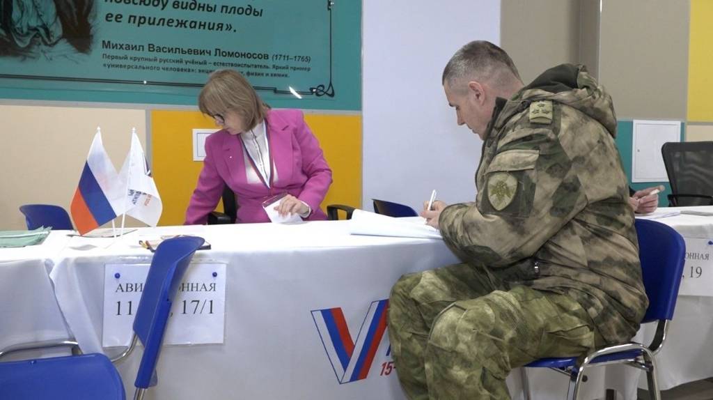 Герой России Андрей Фроленков проголосовал на выборах президента страны
