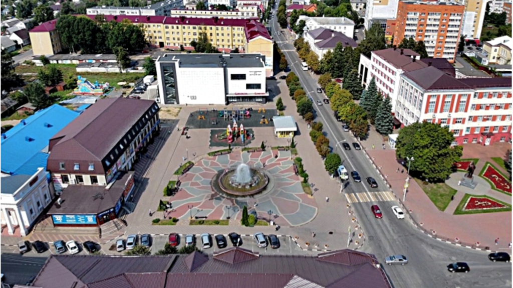 В Клинцах готовится к открытию обновленная центральная площадь с фонтаном