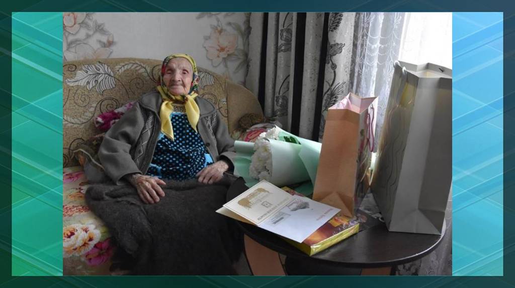 Брянская долгожительница Александра Цуренкова отметила 100-летие