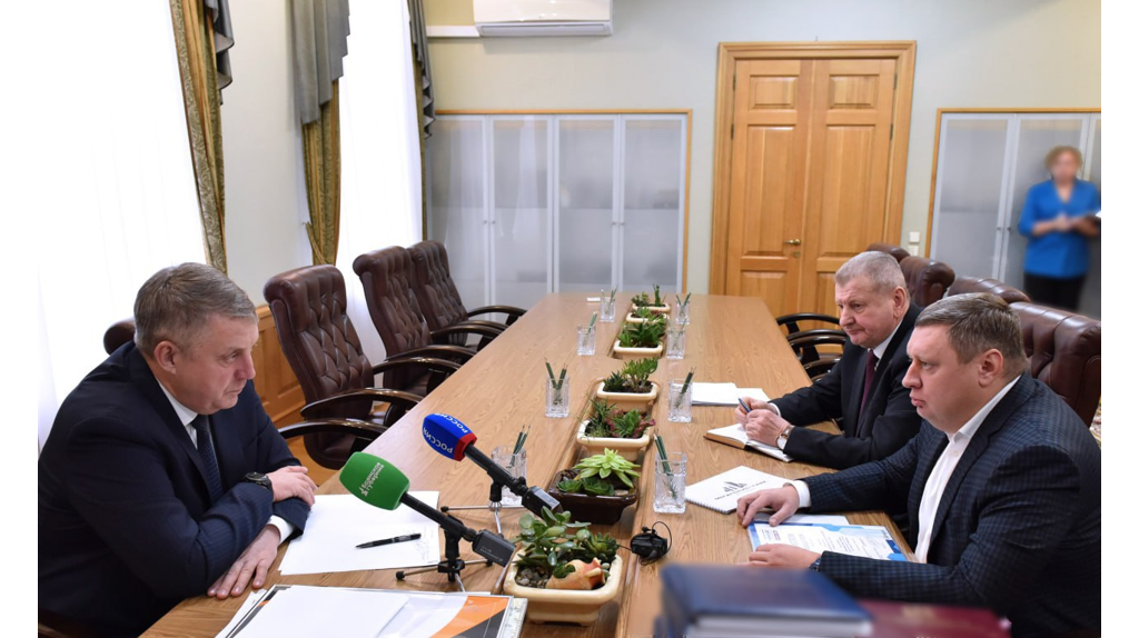 Александр Богомаз провел рабочую встречу с  руководителем «Мегаполис» Кубаревым