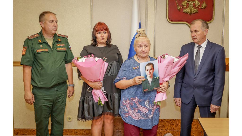В Брянске родным павших участников СВО передали государственные награды