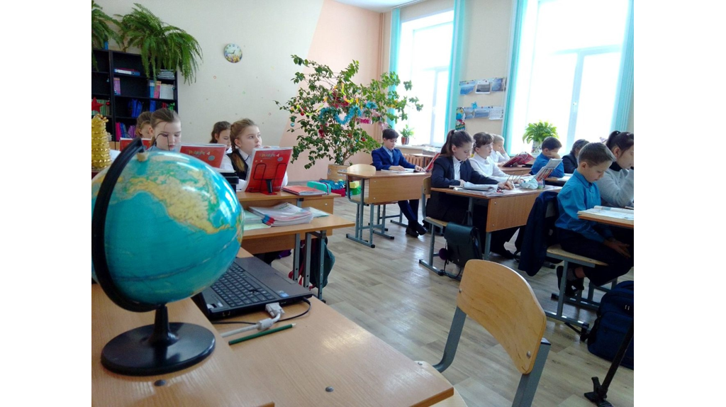 В Брянске каждая вторая мать выступила за отмену оценок по изо, физкультуре, музыке и труду