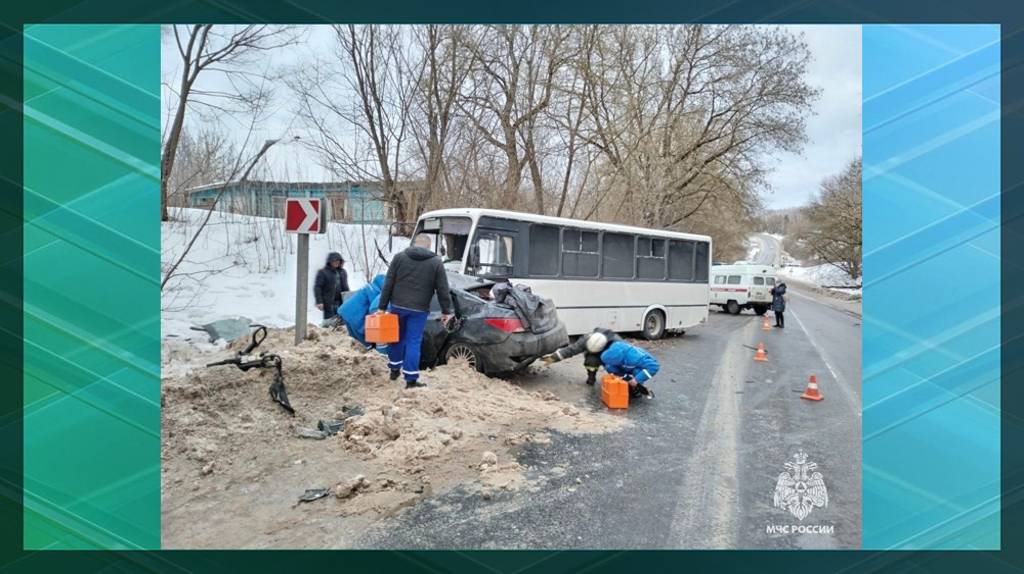 Появились фотографии смертельного лобового ДТП в Брянской области