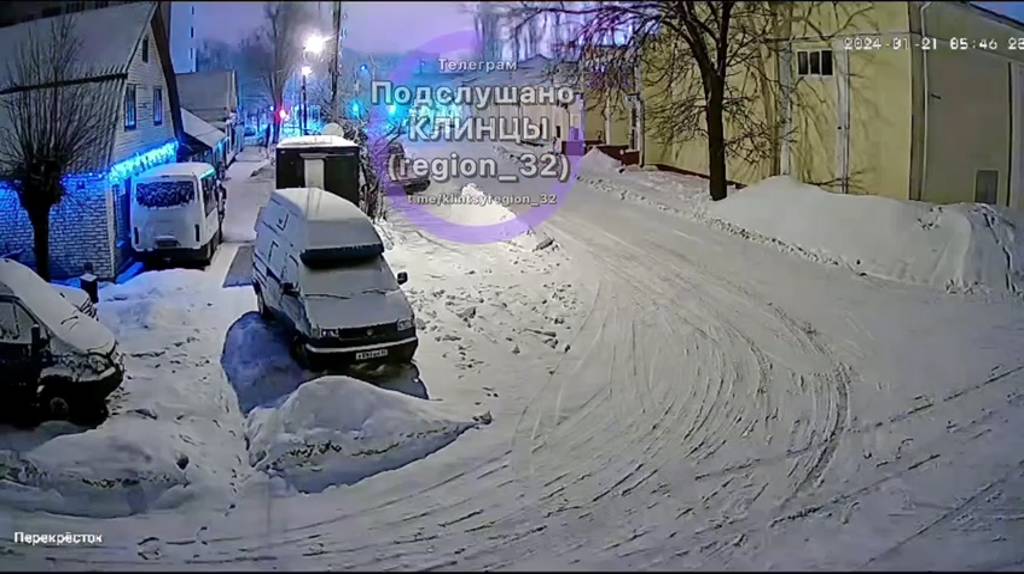 Жители Клинцов сообщили о ночных взрывах в небе