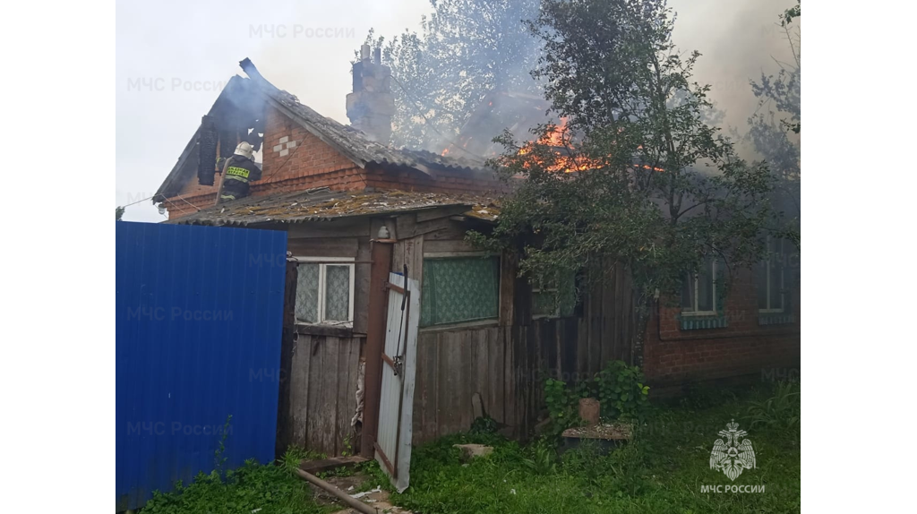 В поселке Красный Стародубского округа сгорел жилой дом