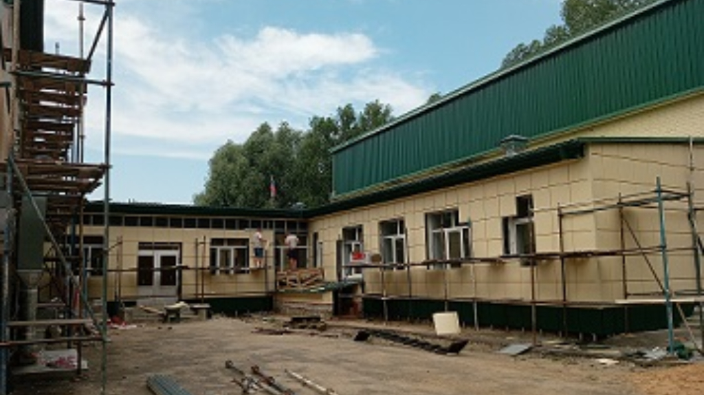 В Злынковской городской школе №2 продолжается капитальный ремонт