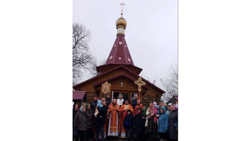 Храм Димитрия Солунского в брянском селе Семцы отметил престольный праздник