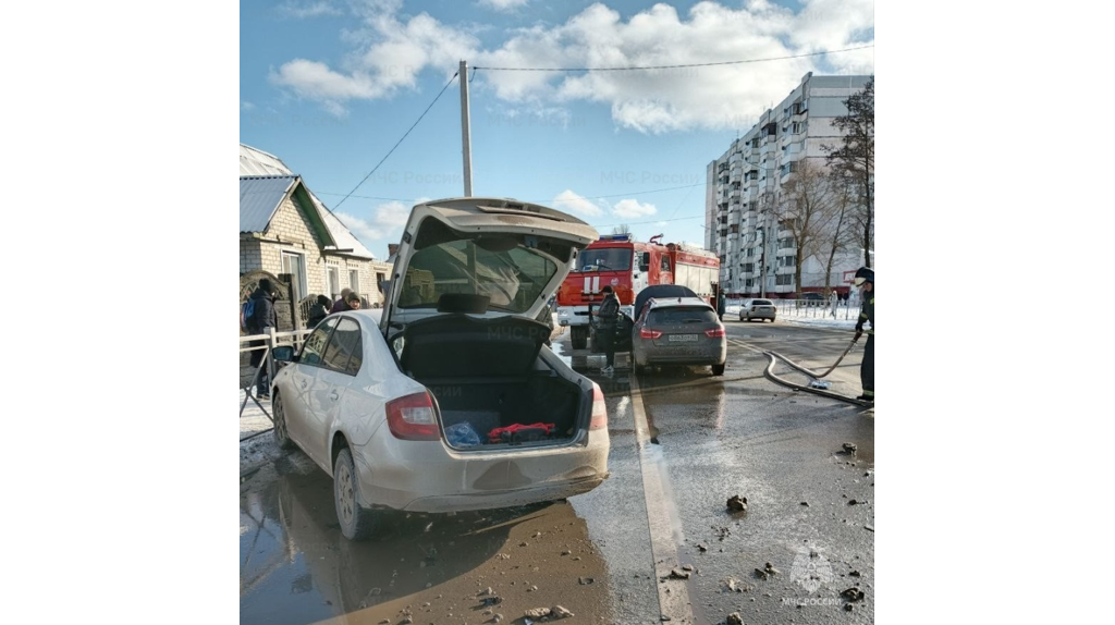 На улице Мира в Брянске произошла авария с участием двух легковушек