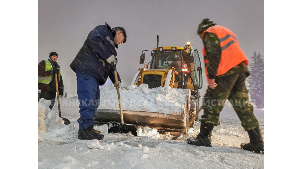 За сутки с улиц Брянска вывезено более 400 тонн снега