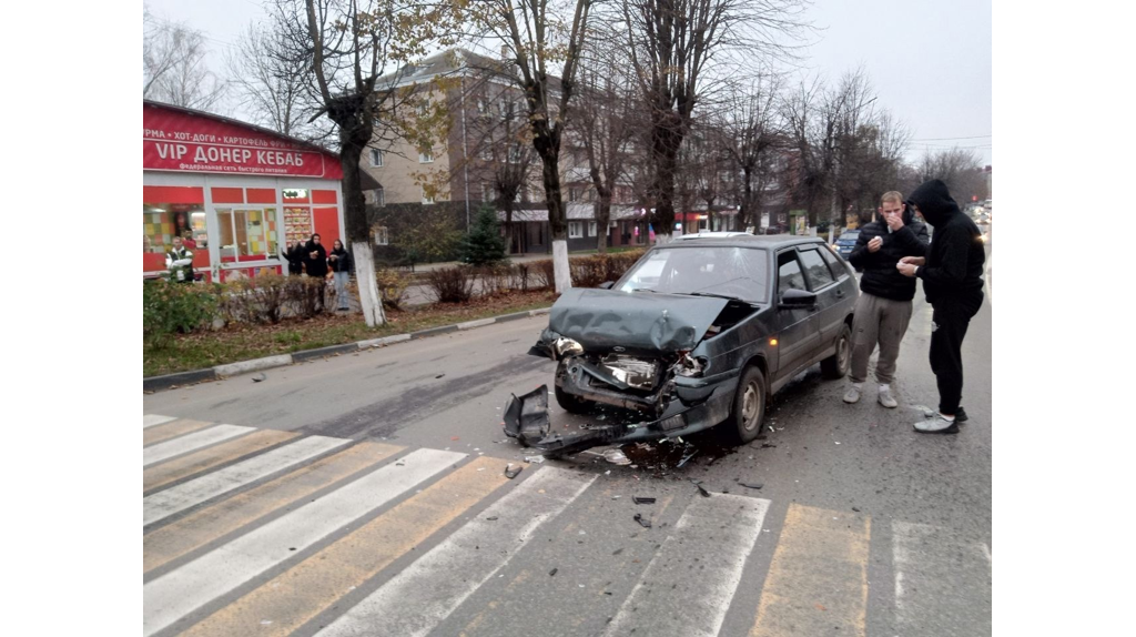 В Клинцах на перекрестке в ДТП попали легковушки