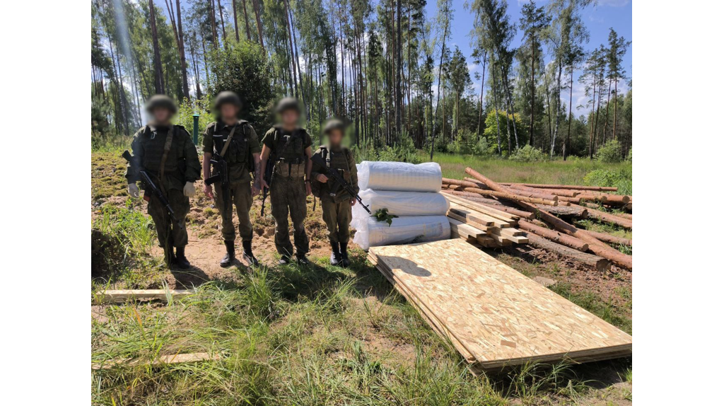 Брянский священник доставил бойцам СВО строительные материалы