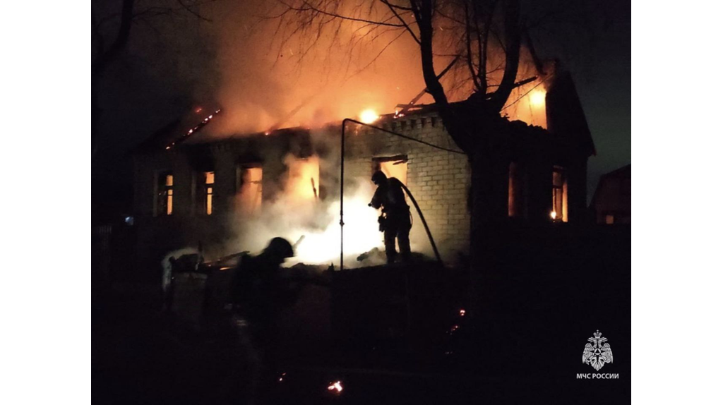 На пожаре в Брянском районе погибли три человека 