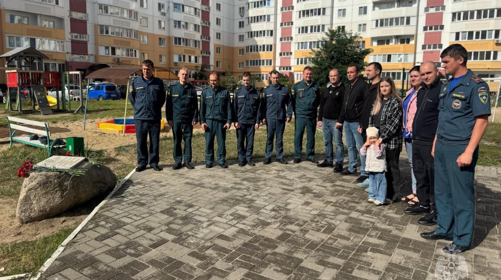 В Брянской области почтили память пожарных Александра Клименкова и Юрия Жукова