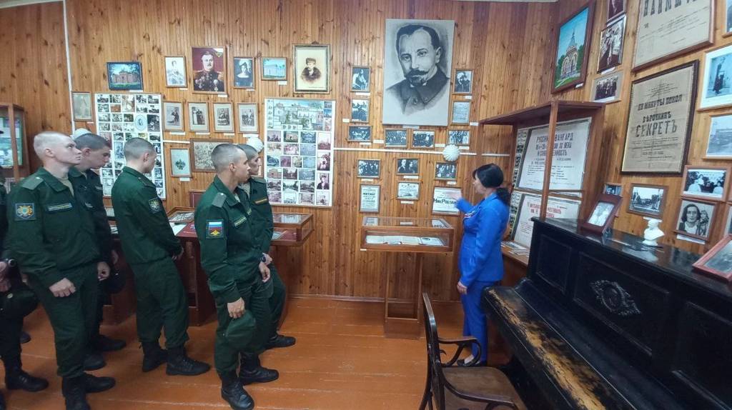 Солдаты-срочники посетили Суражский краеведческий музей