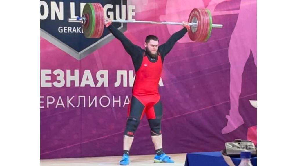 Брянец Станислав Прошин взял золото турнира по тяжелой атлетике среди студентов