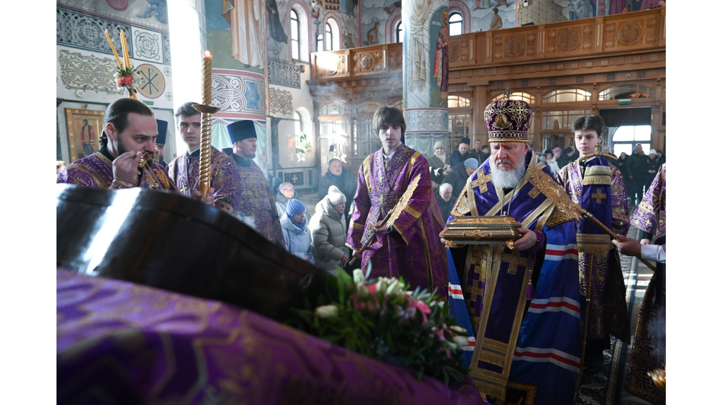 Фоторепортаж: в Брянске встретили ковчег с частью Пояса Пресвятой Богородицы