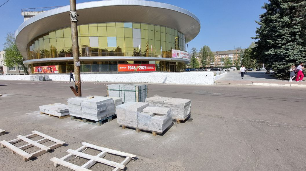 В Брянске началось благоустройство площади Октябрьской революции