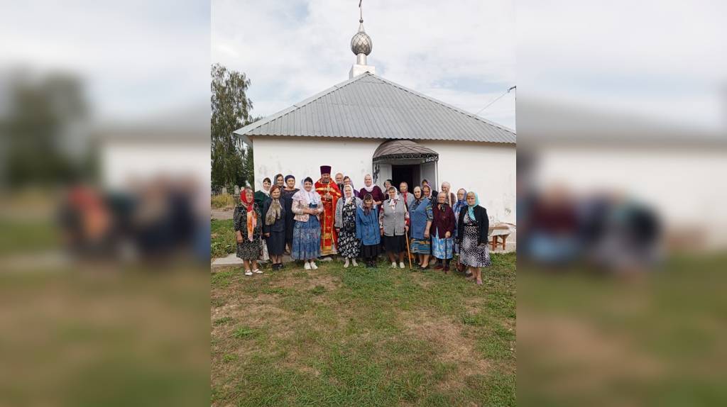 В храме на Замарицком кладбище Севска совершена первая за 100 лет Божественная литургия