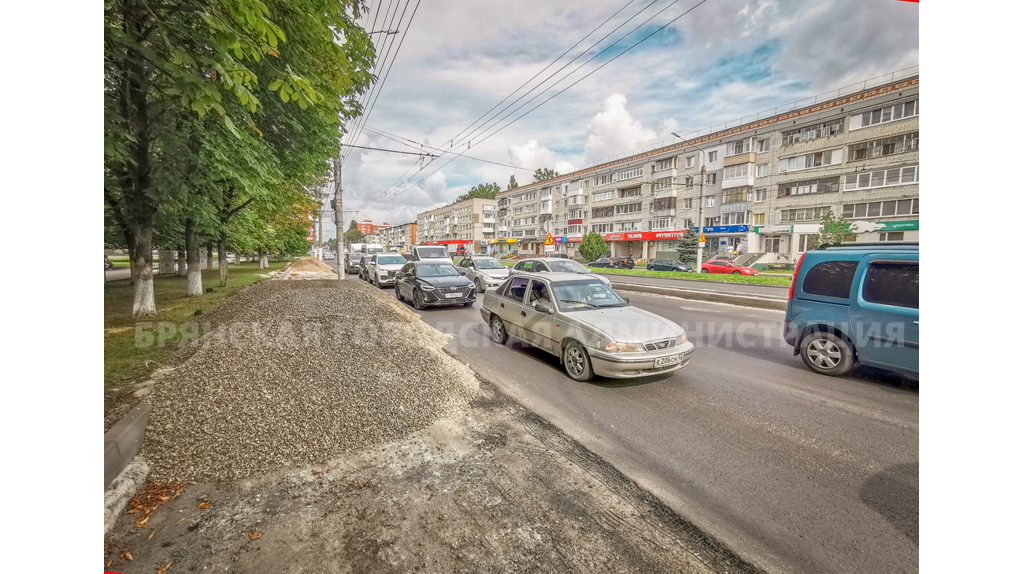 На проспекте Московском в Брянске корректируют высоту люков