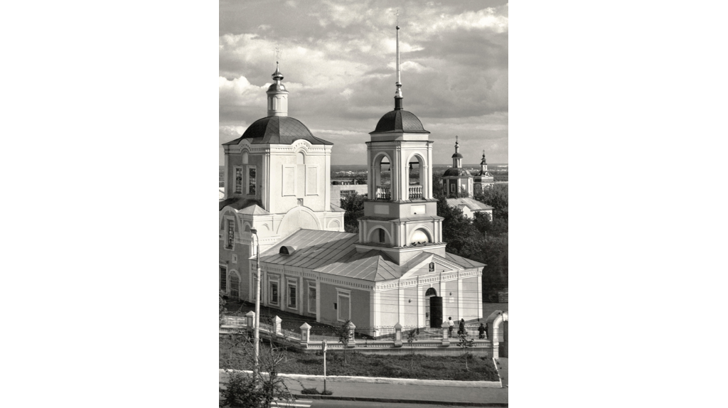 Брянцам показали фото Воскресенской церкви 80-х годов