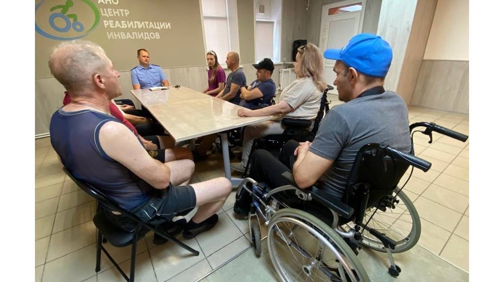 В Брянске прокурор провёл приём в центре реабилитации инвалидов