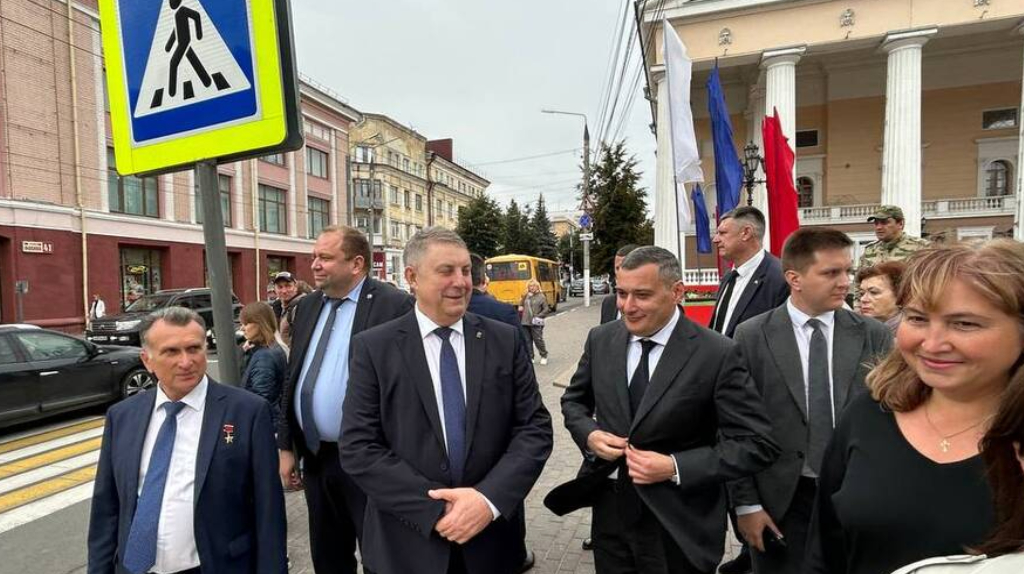 Богомаз и Хинштейн прогулялись по центру Брянска