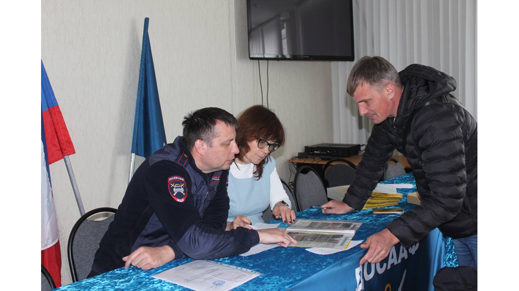 В Брянске у инспекторов Бежицкой технической школы ДОСААФ России проверили знания ПДД