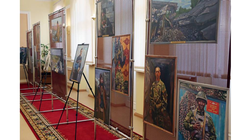 Брянских школьников познакомили с выставкой «Непокоренный Донбасс»